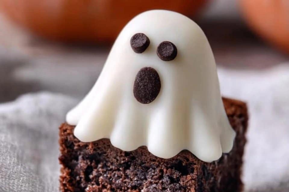 Easy Halloween Brownies with Marshmallow Ghosts: A Spooktacular Treat 5 Easy Halloween Brownies with Marshmallow Ghosts A Spooktacular Treat