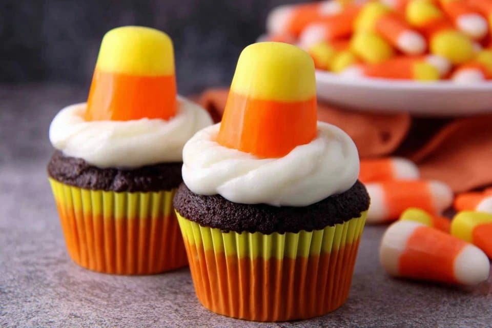 Easy Halloween Candy Corn Cupcakes 5 Easy Halloween Candy Corn Cupcakes
