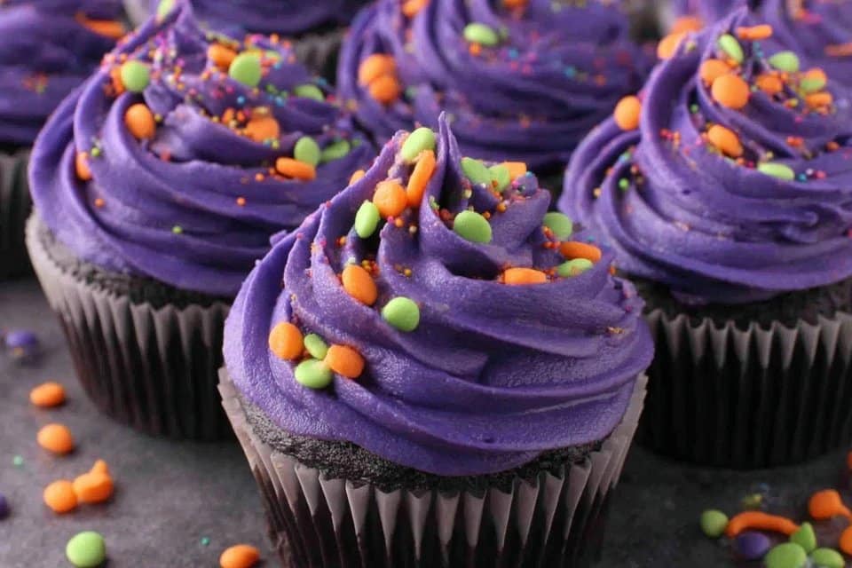 Easy Halloween Cupcakes with Neon Buttercream Frosting: A Sweet Memory to Share 5 Easy Halloween Cupcakes with Neon Buttercream Frosting A Sweet Memory to Share