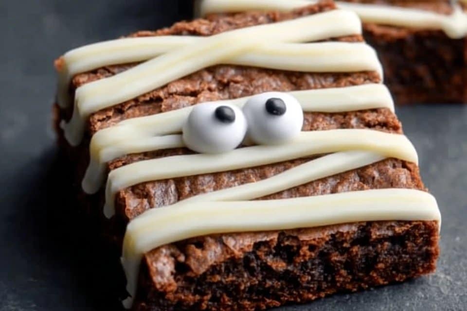 Easy Halloween Mummy Brownies with Cream Cheese Frosting: A Spooky Delight for All Ages 5 Easy Halloween Mummy Brownies with Cream Cheese Frosting A Spooky Delight for All Ages