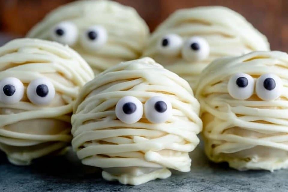 Easy Halloween Mummy Cake Pops – 7 Spooky & Delicious Party Treats 5 Easy Halloween Mummy Cake Pops