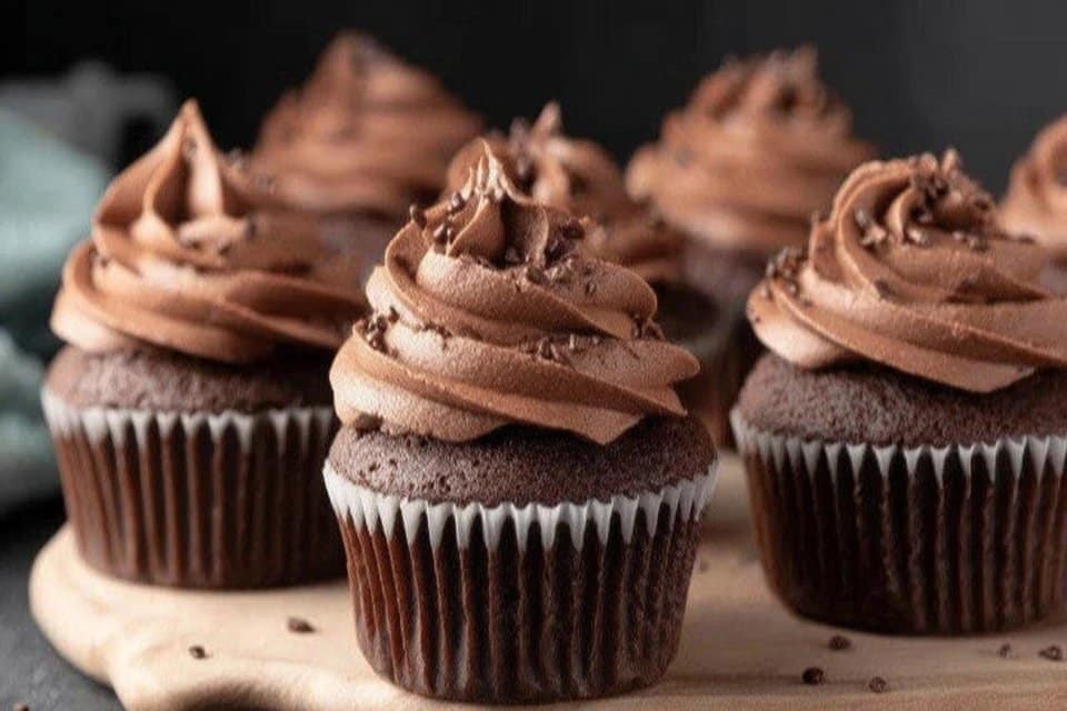 Rich and Moist Devil’s Food Cupcakes with Chocolate Fudge Frosting 5 Rich and Moist Devil’s Food Cupcakes with Chocolate Fudge Frosting