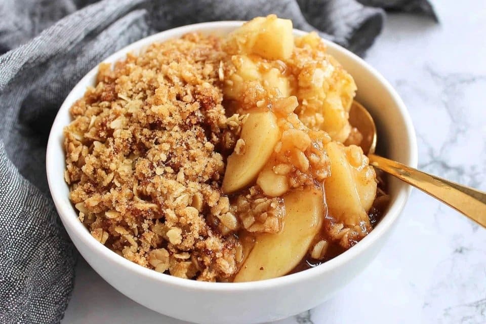 5 Step Classic Apple Crisp Recipe – Best Cozy Fall Dessert