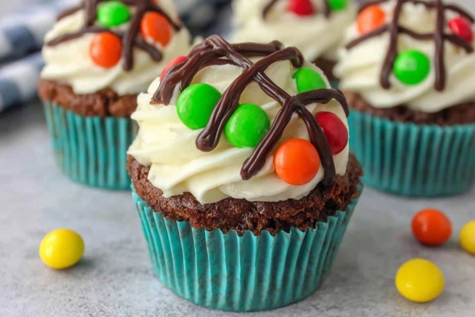7 Easy Christmas Lights Cupcakes That Will Brighten Your Holidays 5 7 Easy Christmas Lights Cupcakes That Will Brighten Your Holidays