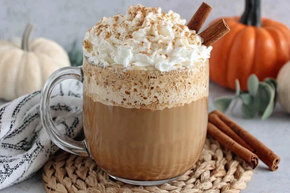 Easy Homemade Pumpkin Spice Latte – Cozy Drink in 10 Minutes