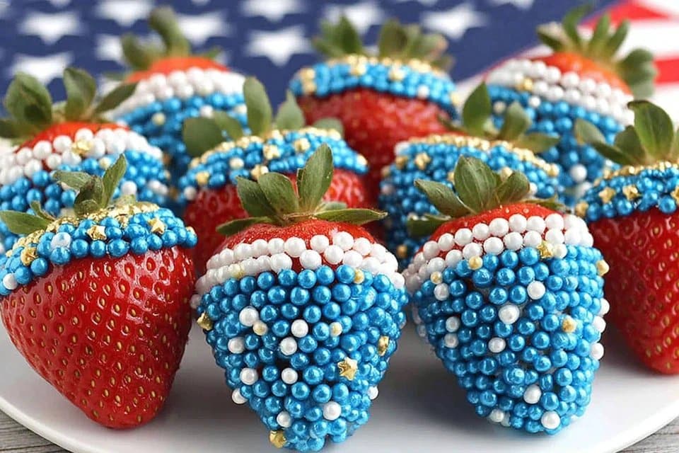 Red, White & Blue Chocolate-Covered Strawberries: The Ultimate Treat for Every Celebration 5 Red White Blue Chocolate Covered Strawberries The Ultimate Treat for Every Celebration