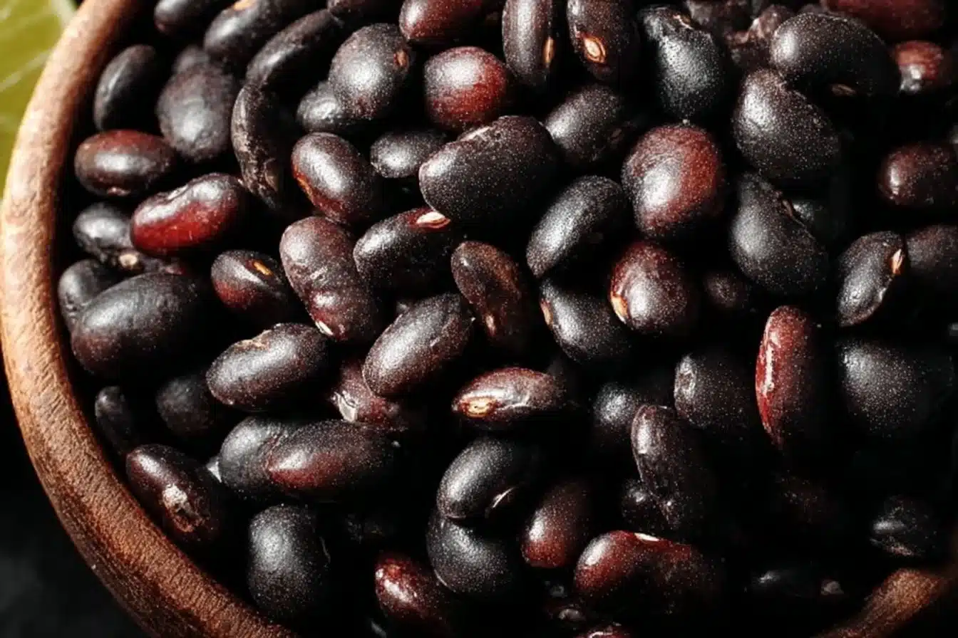 Delicious Mexican Black Beans 3 A bowl of delicious Mexican black beans garnished with fresh herbs.